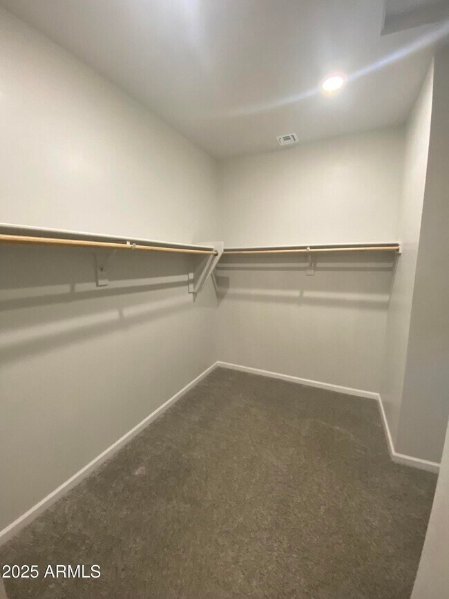 Building Photo - 24620 W Mohave St