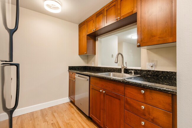 Building Photo - 755 5th Ave NW