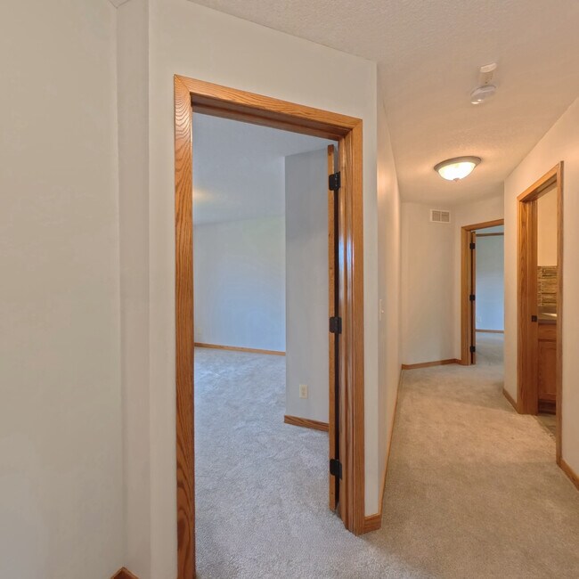 Building Photo - 11956 Castle Rock Ct N