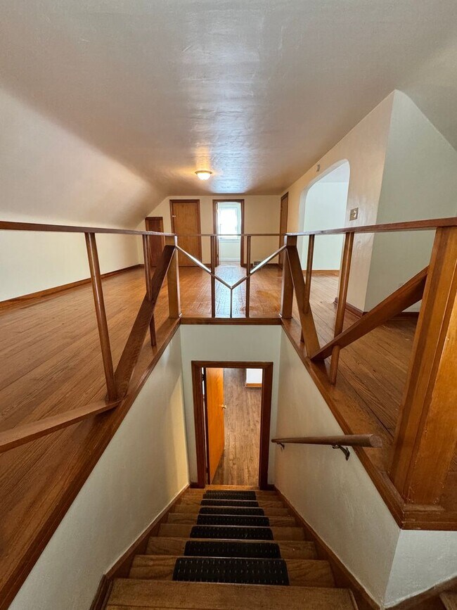 Building Photo - 212 E Kline St