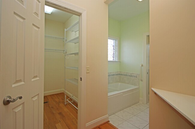 Building Photo - 17888 Mountain Valley Rd