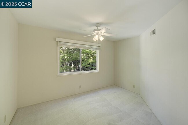 Building Photo - 3377 Rossmoor Pkwy