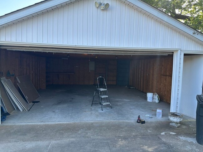 Building Photo - 111 Lynnwood Dr