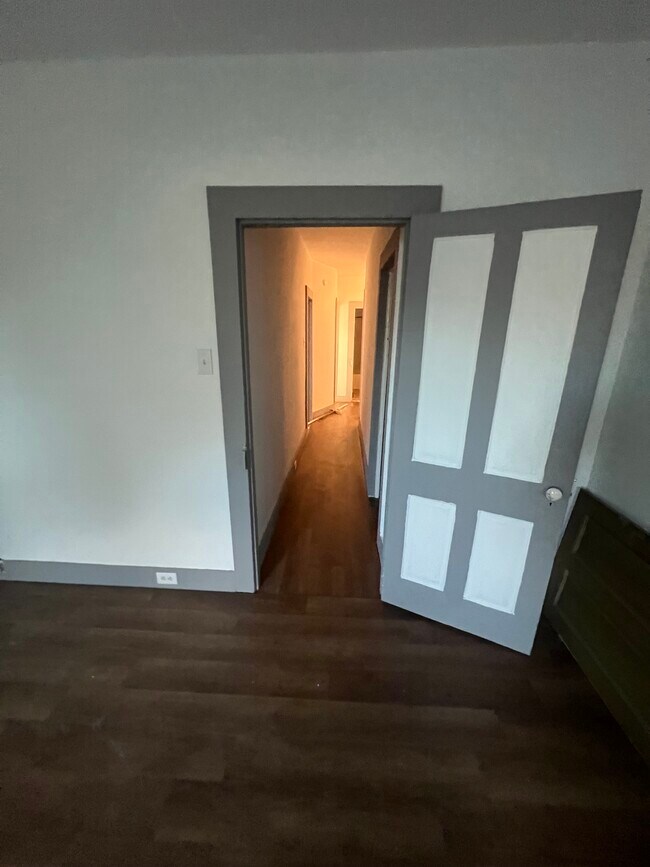 Building Photo - 329 N Lincoln Ave