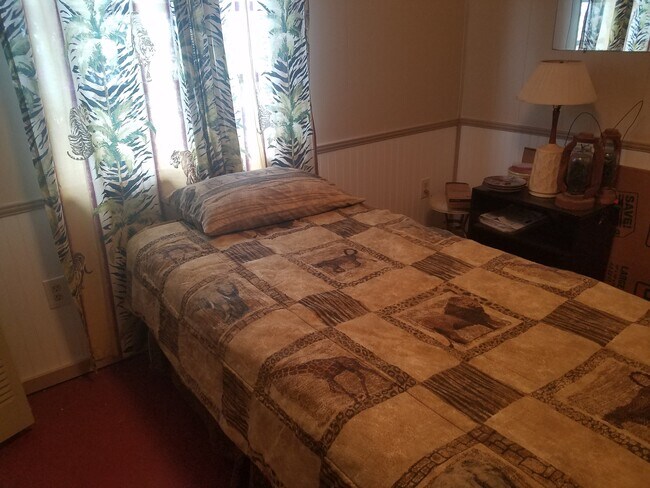 small BDRM twin bed - 30531 Francis St
