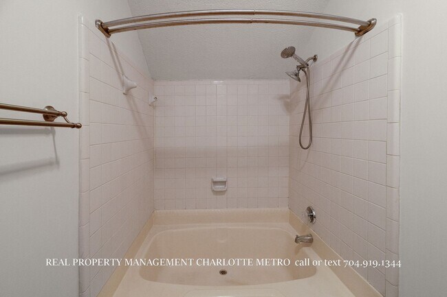 Building Photo - Charming HOME in Prime South Charlotte Location!