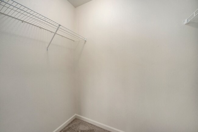 Building Photo - Newer Home for Lease!