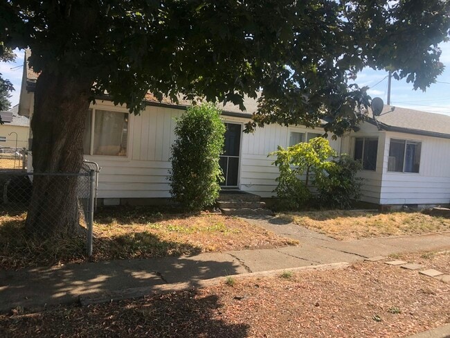 Primary Photo - 2731 E Street