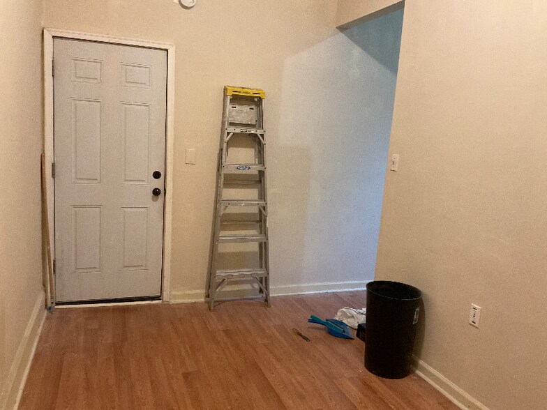 Building Photo - 116 W 25th St