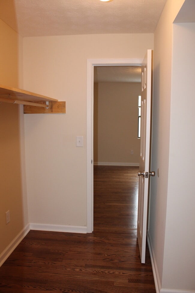 Building Photo - 2 Bedroom/2 Bathroom Condo!