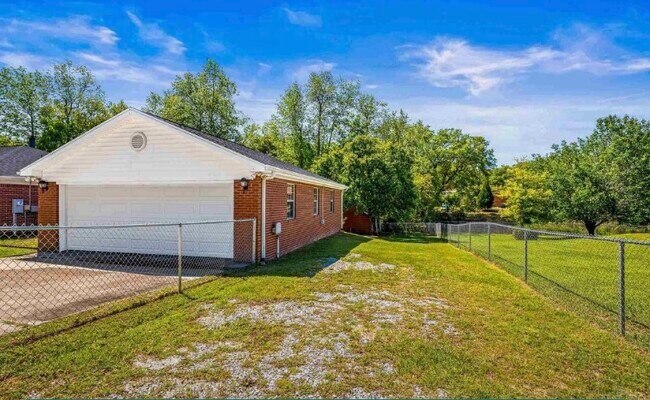 Building Photo - 539 Childers St