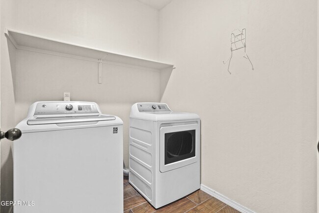 Building Photo - 12597 New Dawn Dr