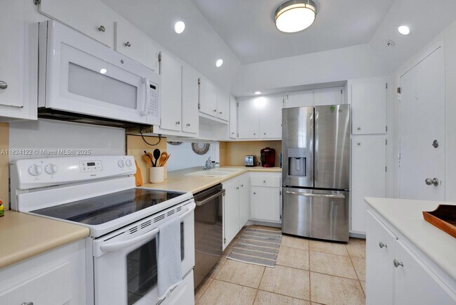 Building Photo - 177 Ocean Ln Dr