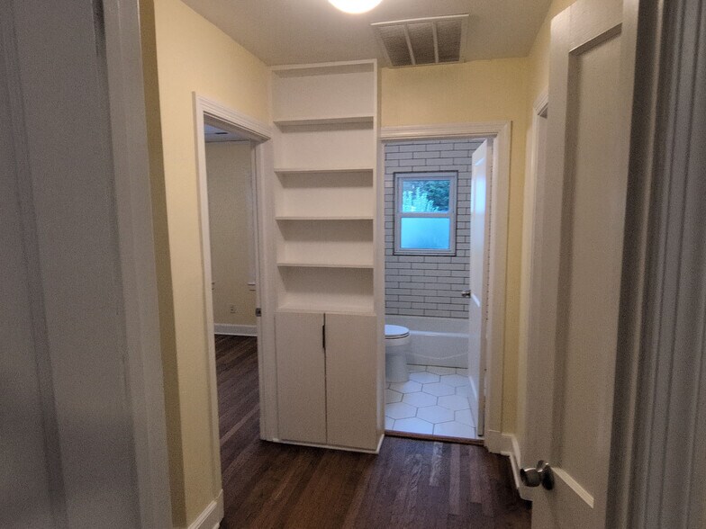 Building Photo - 1403 Cardinal Pl