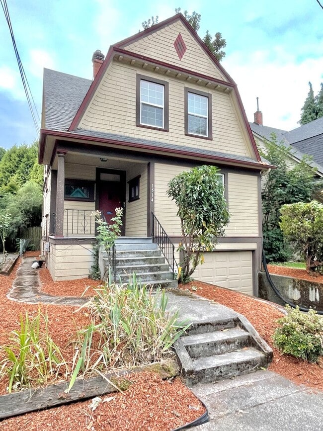 Primary Photo - Buckman Beautifully Remodeled 1900 Craftsm...