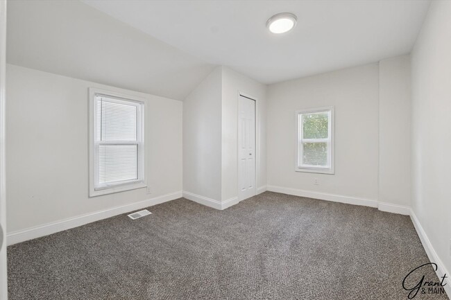 Building Photo - $1300 - Renovated 3 Bedroom