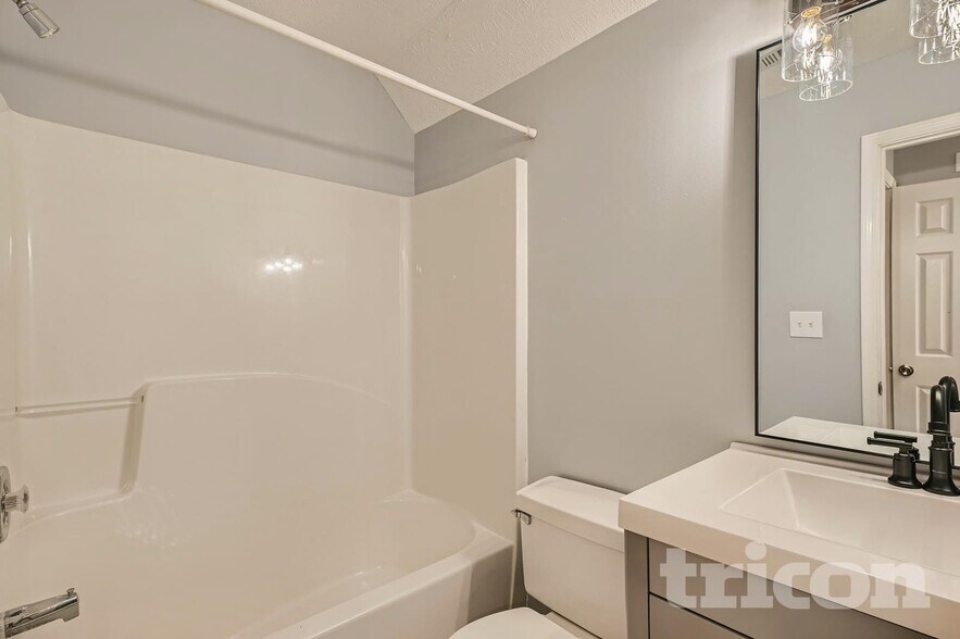 Building Photo - 757 Cedarcrest Rd