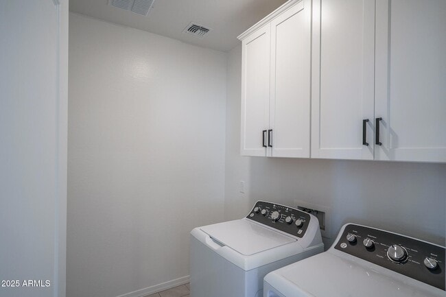 Building Photo - 20607 W Rancho Dr