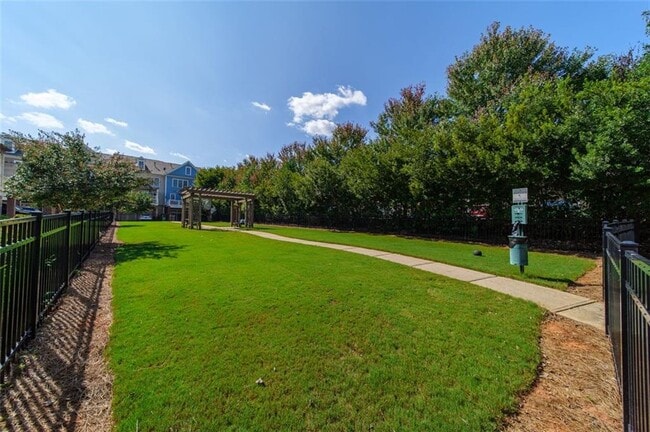 Building Photo - 690 Arklow Dr