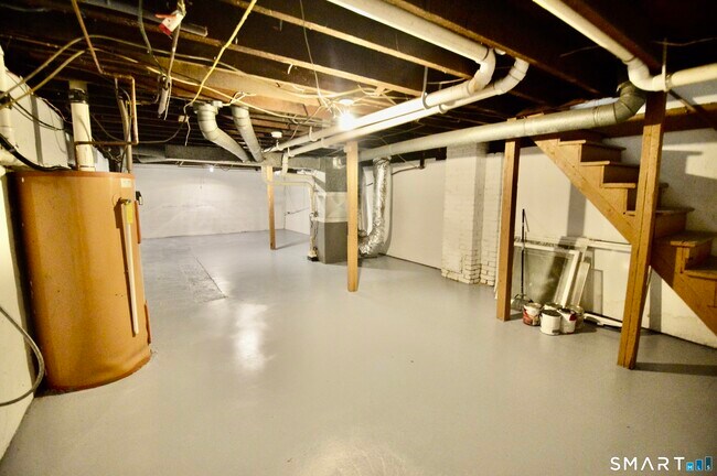 Building Photo - 48 Riverview Pl