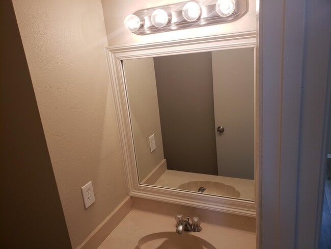 Building Photo - 3594 Friendswood Dr