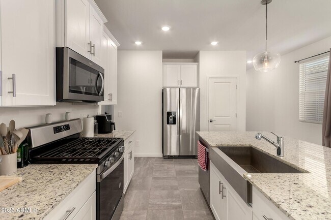 Building Photo - 3022 Hayden Rose Ave