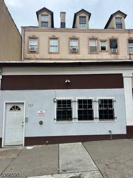 Building Photo - 122 3rd St