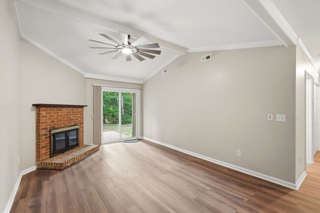 Building Photo - Renovated Ranch on a Quiet Cul-de-Sac with Vaulted Ceilings & Private Backyard