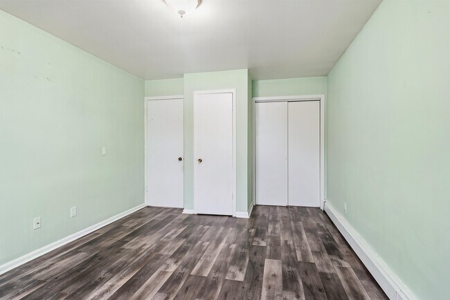 Building Photo - 2 Raydol Ave