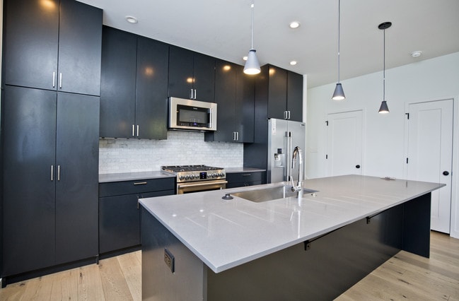 Building Photo - 730 W Stone St