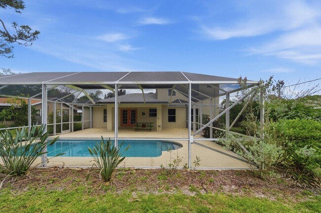 Building Photo - 1707 SE Manth Ln