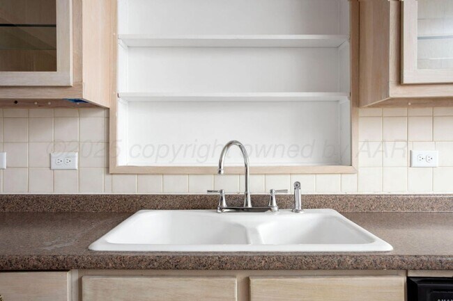 Building Photo - Cute Avondale Home