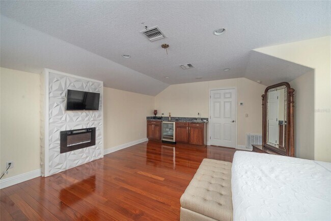 Building Photo - 1624 Kennesaw Dr