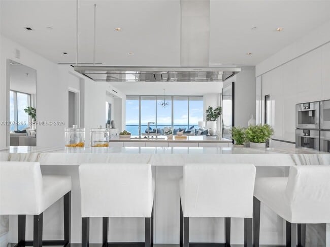 Building Photo - 18501 Collins Ave
