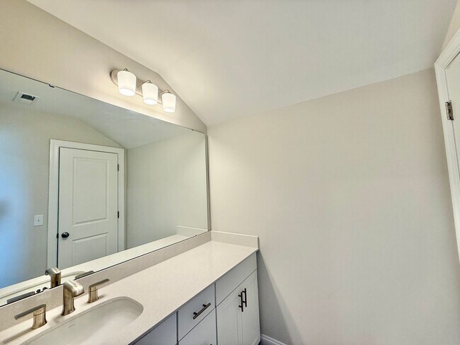 Building Photo - Luxurious 5BD, 4.5BA Holly Springs Home in an HOA Community with Resort-Style Amenities near Down...