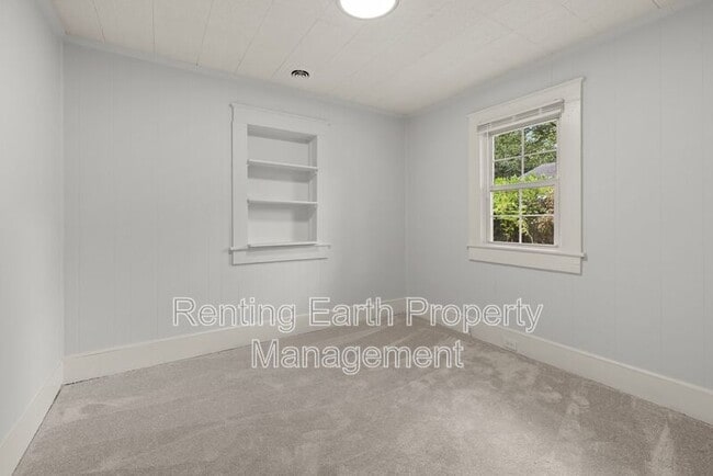 Building Photo - 306 83rd St S