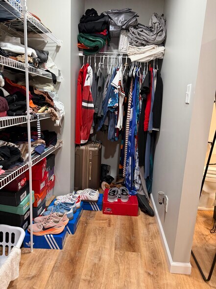 Closet - 184 School St