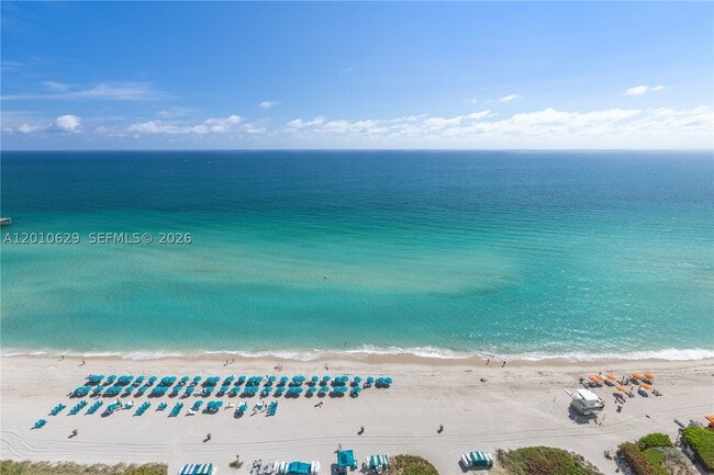 Building Photo - 16445 Collins Ave