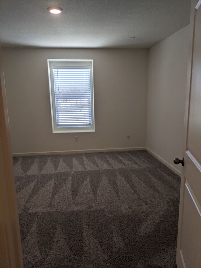 Building Photo - Ready Now! Beautiful Two Story Home in Nor...