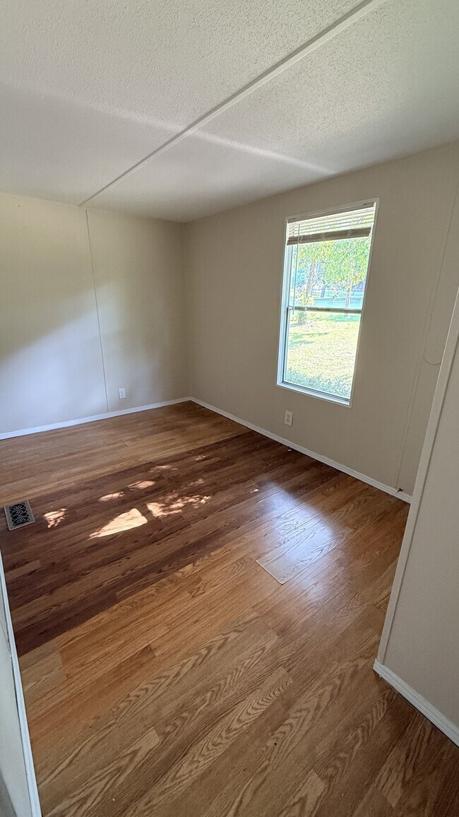 Building Photo - 284 Speedway Dr