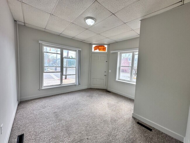 Building Photo - 201 E Cottage Pl