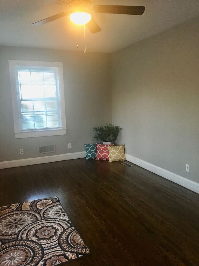 Building Photo - COMING SOON! 3 Bed House!!! Wooden floors!
