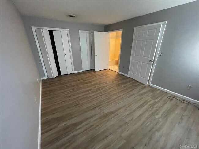 Building Photo - 1902 Rosewood Ct