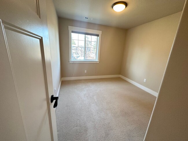 Building Photo - Super Cute 3 Bedroom with Bonus/Office in SE Portland Home!