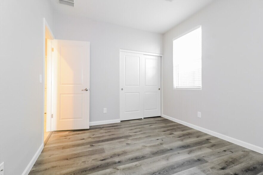 Building Photo - 10425 W Pima St