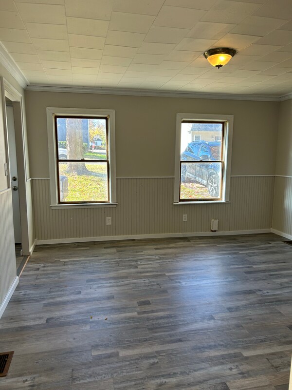 Building Photo - 215 W 1st St S