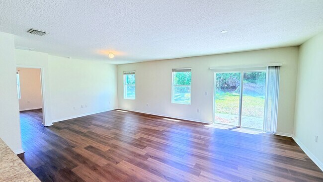 Building Photo - Available now! Amazing 4 Bedroom, 2 Bathroom Home in Wildwood!!