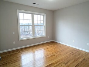 Building Photo - Spacious two-bedroom townhome