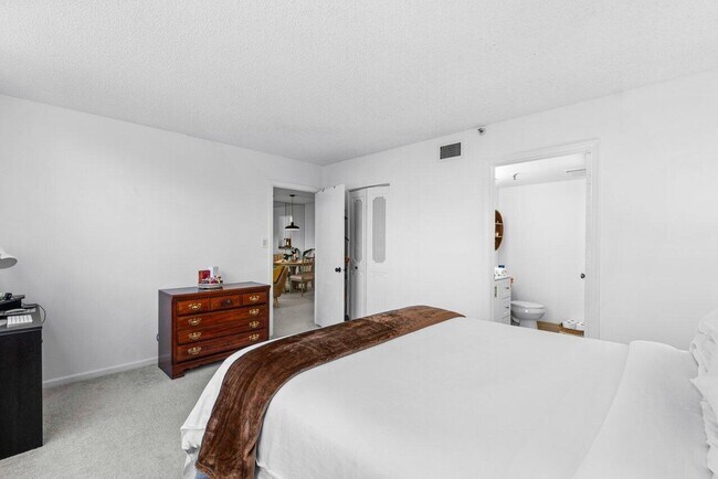 Building Photo - 14623 Bonaire Blvd