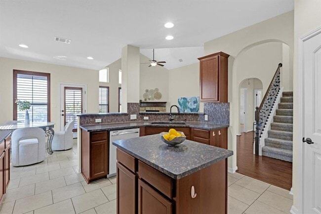 Building Photo - 687 Ledge Stone Dr